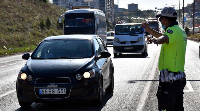 43 ilin geçiş noktasında trafik yoğunluğu! Tam kapanma sonrası...
