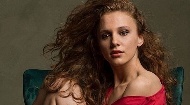 Ahsen Eroğlu bikinili fotoğraflarıyla şaşırttı