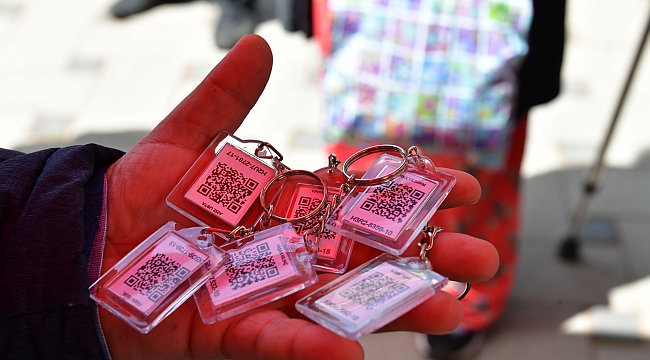 Çiğli’de vatandaşlara HES kodlu anahtarlık dağıtıldı