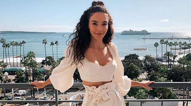 Ebru Şahin bikinili fotoğraflarıyla büyüledi