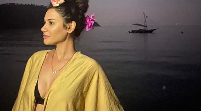 Ekin Türkmen sezonu açtı! Beyaz bikiniyle balkon keyfi