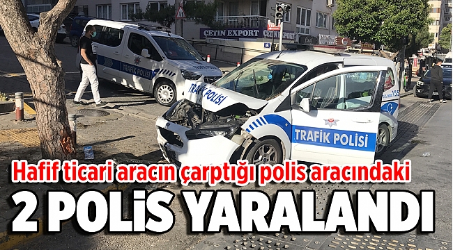 Hafif ticari aracın çarptığı polis aracındaki iki trafik polisi yaralandı