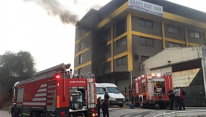 İzmir'de plastik fabrikasında korkutan yangın