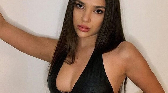 Rafet El Roman'ın kızı Su El Roman süper minisiyle poz verdi