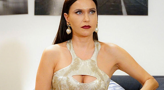 Şevval Sam'ın bikinili pozu sosyal medyayı salladı