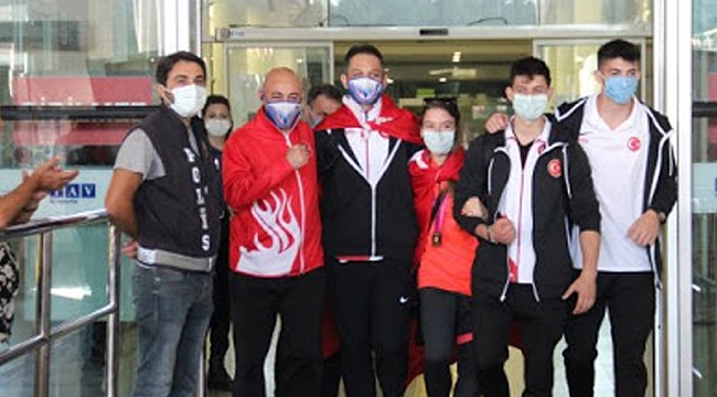 Ayşe Begüm Onbaşı&#039;ya coşkulu karşılama