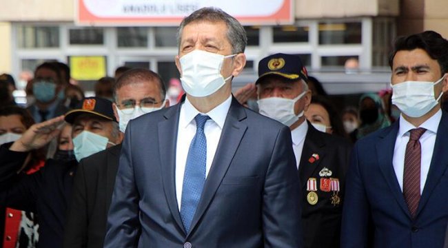 Bakan Selçuk: Dünyadaki akranlarıyla yarışacak nesiller yetişmesine gayret ediyoruz