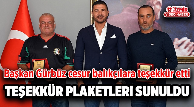 Belediye Başkanı Fatih Gürbüz, kaza geçiren pilotları kurtaran Foçalı balıkçılara teşekkür etti…