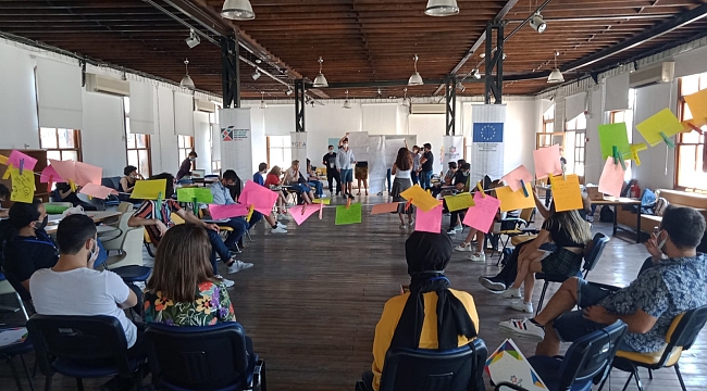 Gençler bir araya geldi, haklarını konuştu