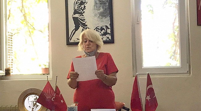 CHP FOÇA KADIN KOLLARINDAN BASIN AÇIKLAMASI  "İSTANBUL SÖZLEŞMESİ'NDEN VAZGEÇMİYORUZ"