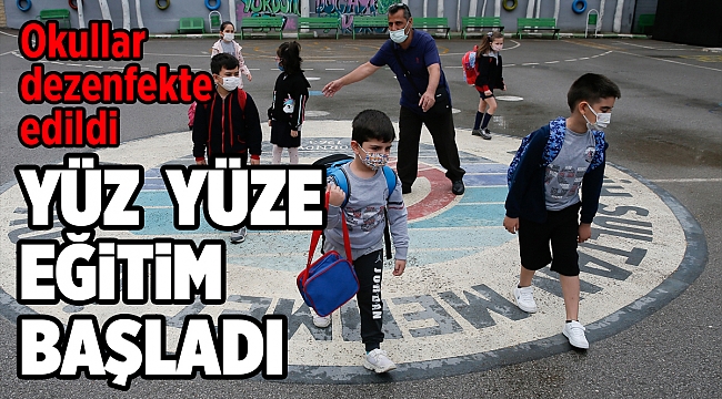 İzmir'de ilkokul öğrencileri yüz yüze eğitimin başlamasıyla okullarına kavuştu