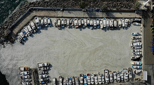 Müsilaj, Çanakkale Boğazı'ndan Ege Denizi'ne doğru ilerlemeye başladı
