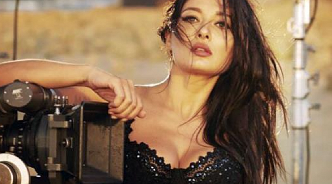 Nurgül Yeşilçay ile sevgilisi Necati Kocabay plajda aşka geldi! Öpmelere doyamadı