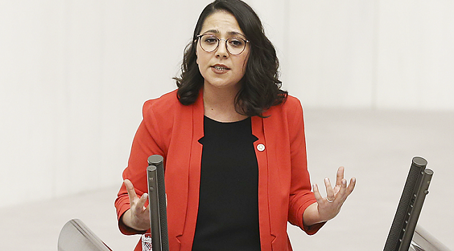 Sera Kadıgil CHP'den istifa etti o partiye katıldı