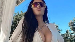 Türk takipçileri yorum yağdırdı! Kim Kardashian'ın kıyafeti akıllara Camdaki Kız'ın Nalan'ını getirdi