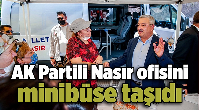 AK Partili Nasır ofisini minibüse taşıdı