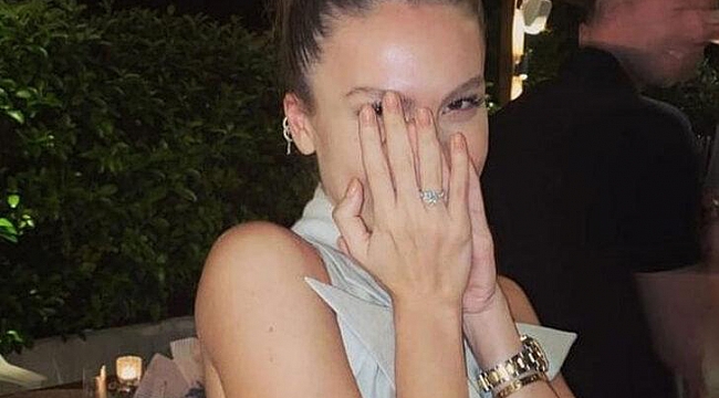 Duygu Özaslan sevgilisi Can Maxim Mutaf'ın evlilik teklifini kabul etti