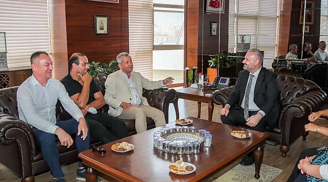 Eski başkandan AK Parti'li Menemen Belediyesi'ne ziyaret