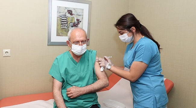 Kılıçdaroğlu, 3. doz koronavirüs aşısını yaptırdı