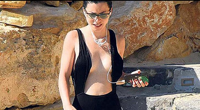 Merve Boluğur sarı mayosuyla pozunu paylaştı!