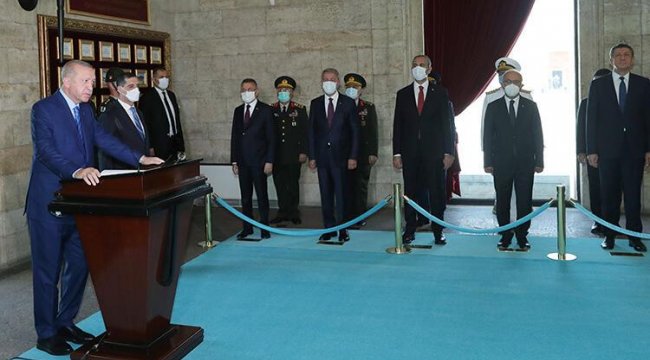 Cumhurbaşkanı Erdoğan ve YAŞ üyeleri Anıtkabir&#039;de
