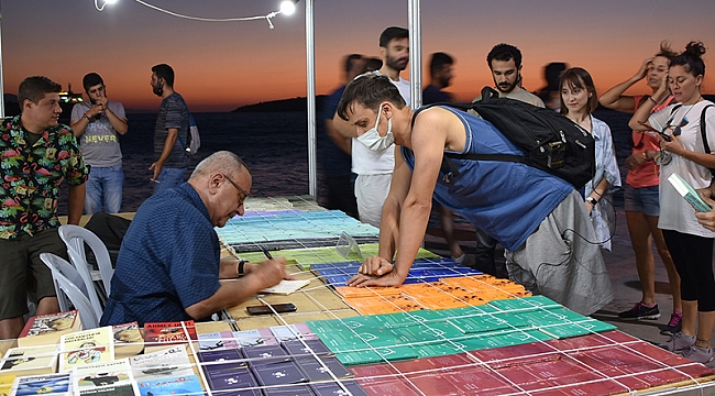 Foça'da kitap dolu 30 gün