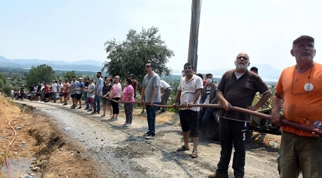 Halk yangına karşı tek yürek