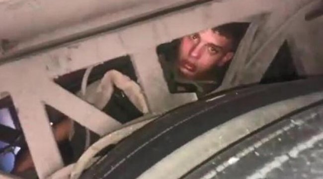 Ölümüne yolculuk! İki tekerlek arasında 2 göçmen yakalandı
