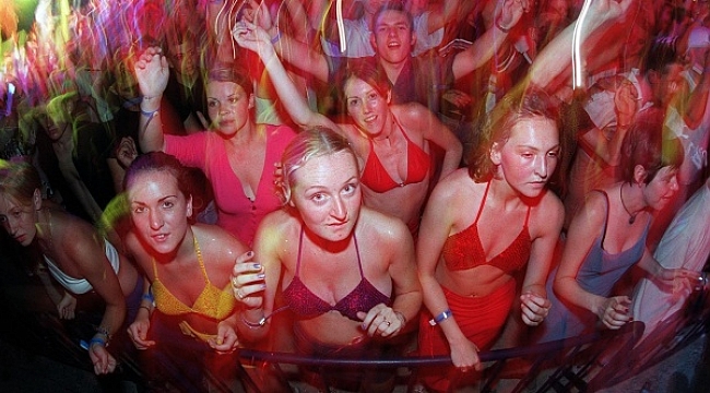 Polis 'parti ajanı' olacak turist arıyor!