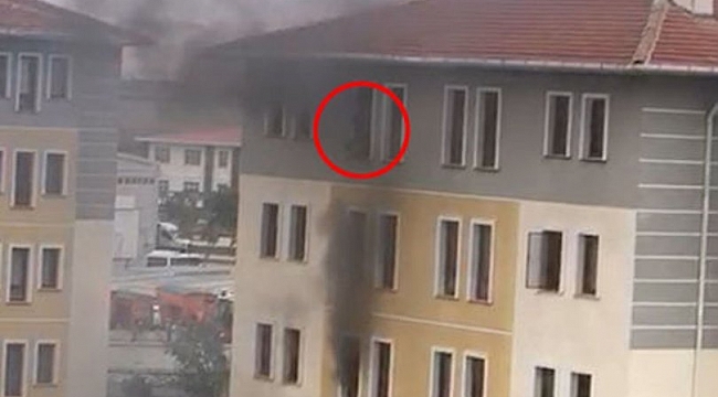 4. Katta yangın! Önce kızını attı! Sonra kendi atladı!