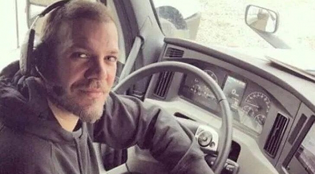 Amerika'da yaşayan Tolga Karel aşka geldi! Eşini öpücüklere boğdu