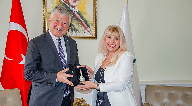 Bosnalı sanatçı duygu dolu anlar yaşattı