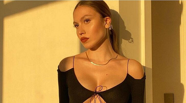 Dilara Fındıkoğlu&#039;nun doğum gününe Duygu Özaslan&#039;ın kasık dekoltesi damga vurdu