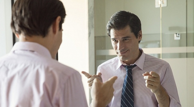 Narsistler kariyer basamaklarını neden hızlı tırmanır?