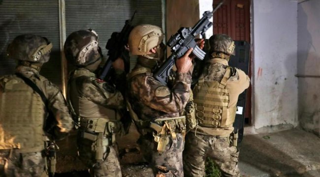 Adana&#039;da &#039;Cono&#039; aşiretine eş zamanlı operasyon!