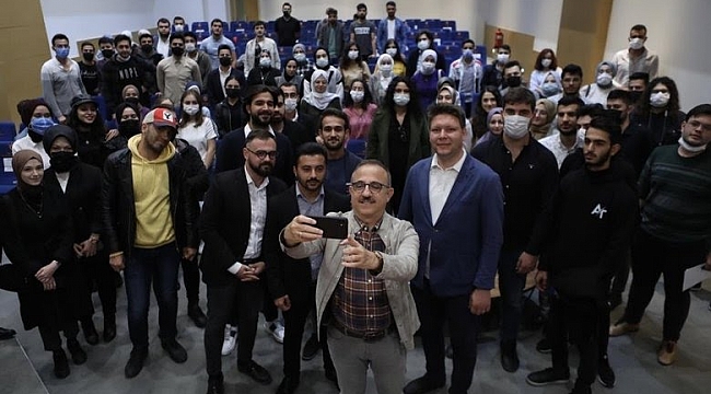 Başkan Sürekli’den gençlerle türkülü sohbet