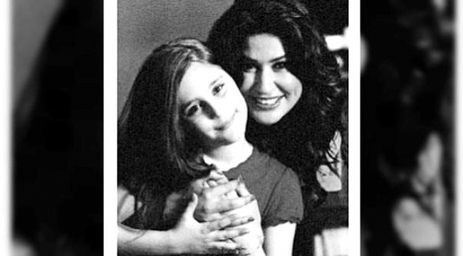 Güzelliğiyle büyüledi