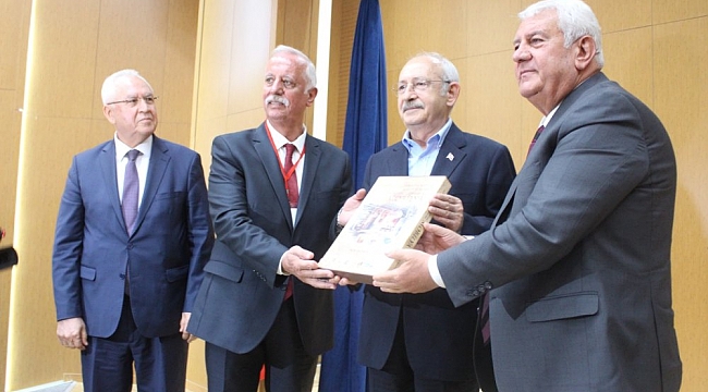 Kılıçdaroğlu İzmir'de esnaflarla bir araya geldi