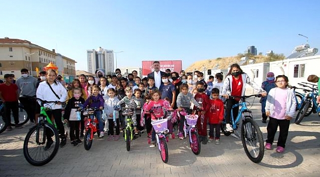 Konteyner kentte çocuklara sürpriz