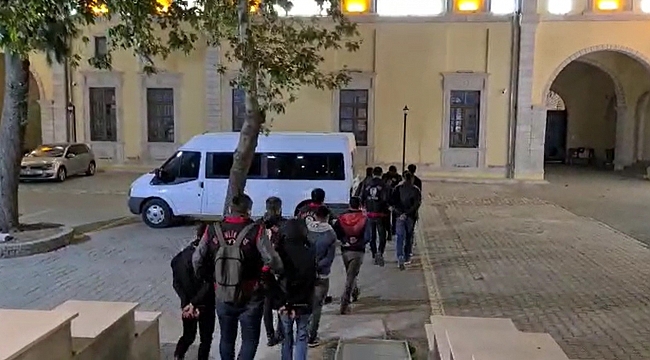 Muz paylaşımı yapan 8 Suriye uyruklu şahıs yakalandı