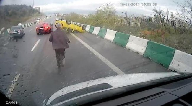 Ehliyetsiz sürücü terör estirdi: Otomobille makas attı, taksiye çarptı