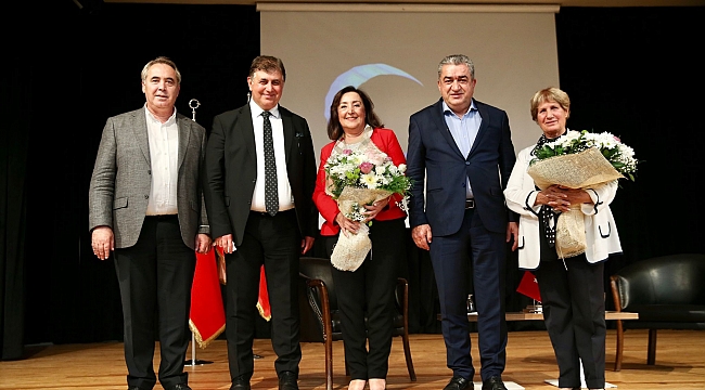 Karşıyaka’da ‘Cumhuriyet, Kadın, Edebiyat’ konuşuldu