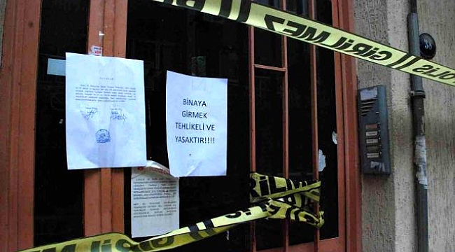 Karşıyaka'daki 2 binaya halen girilemiyor
