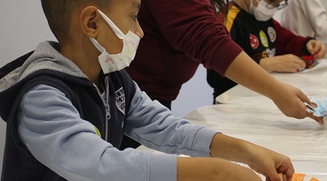 Karşıyakalı çocuklar ara tatilde eğlenirken öğreniyor