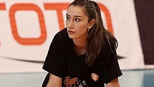 Milli voleybolcu saha dışı pozlarıyla dikkat çekiyor