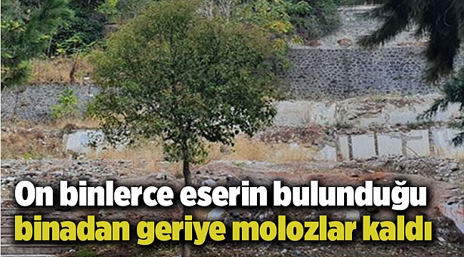 On binlerce eserin bulunduğu binadan geriye molozlar kaldı