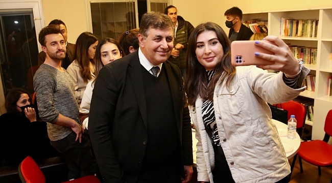 Başkan Tugay gönüllü gençlerle bir araya geldi