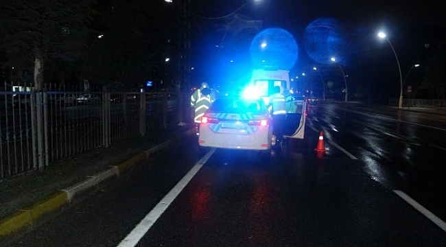 Çarptığı genç kızı yağışın altında ölüme terk etti