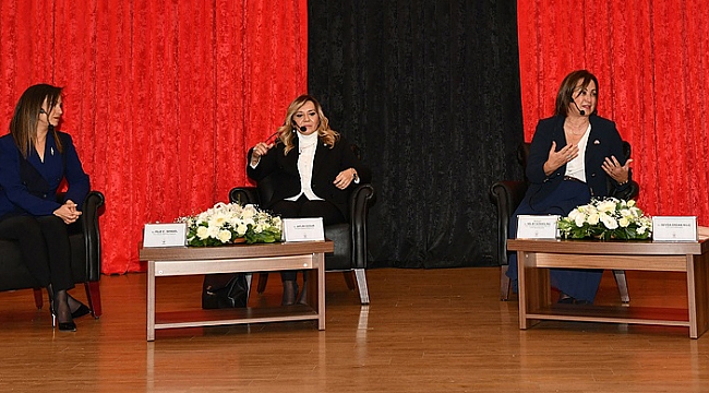 İzmirli kadınlar 'Siyasette Temsil Eşitliği' için Çiğli'de buluştu