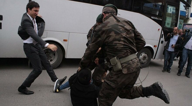 Almanya’da Soma madencisini tekmeleyen Yusuf Yerkel’e tepki var